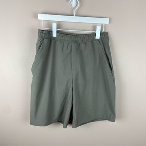 Men’s Lululemon Pace Breaker Lined shorts medium green